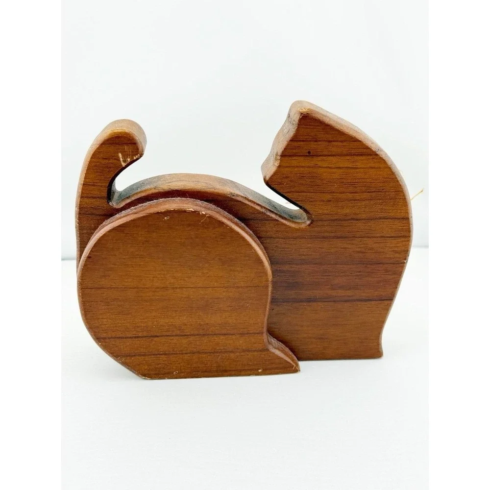Vintage 1980's wooden cat with raffia bow potpourri holder